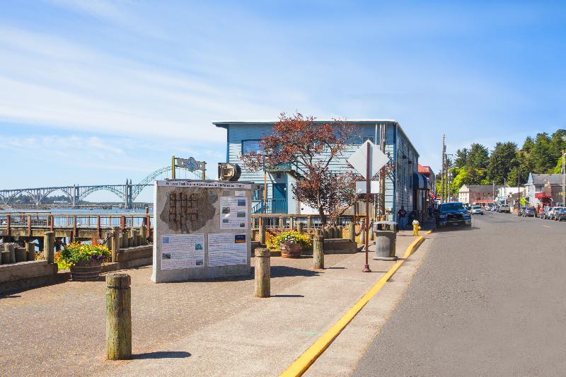 Holiday Inn Express Newport, An Ihg Hotel Exterior photo