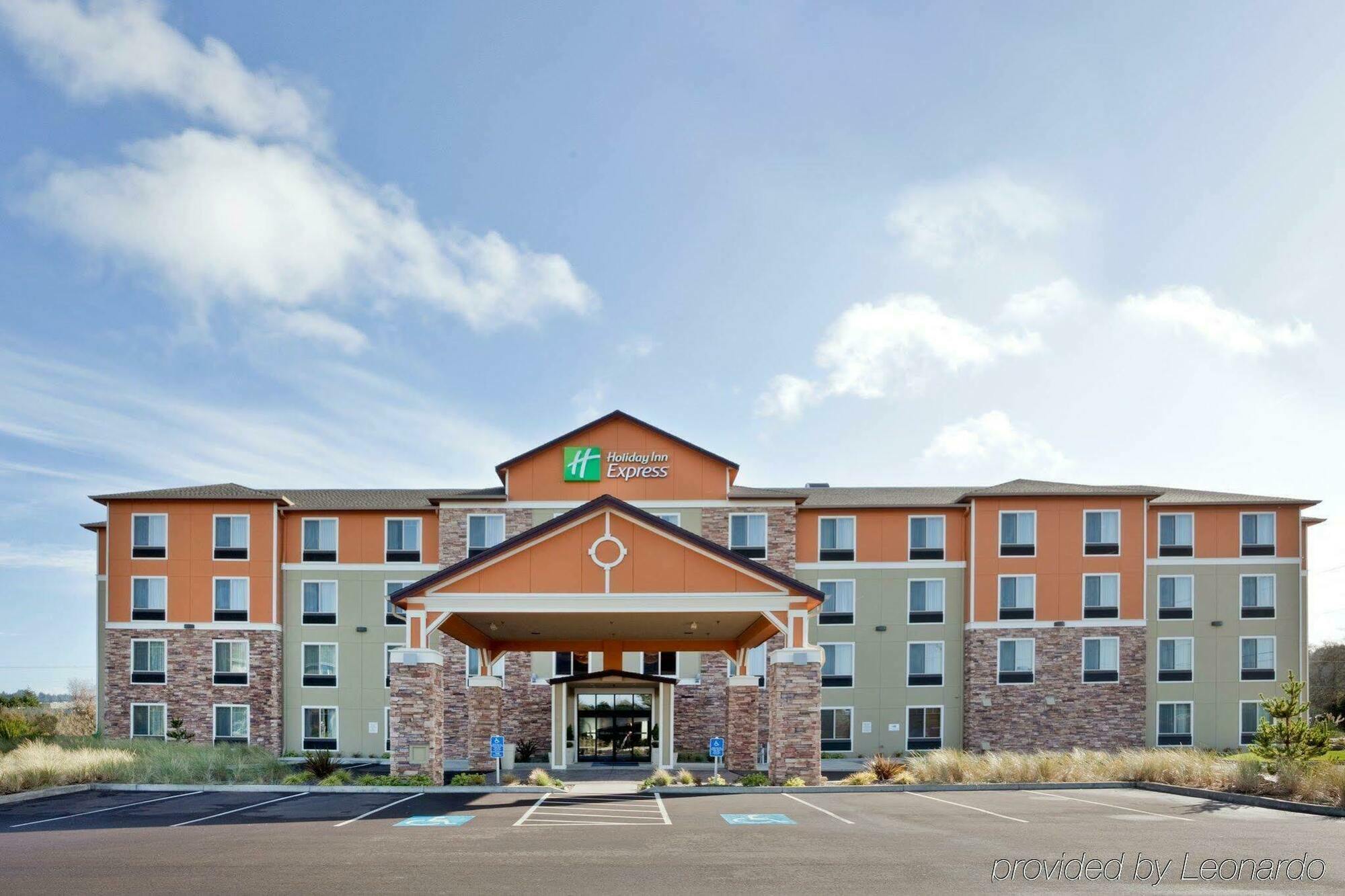 Holiday Inn Express Newport, An Ihg Hotel Exterior photo